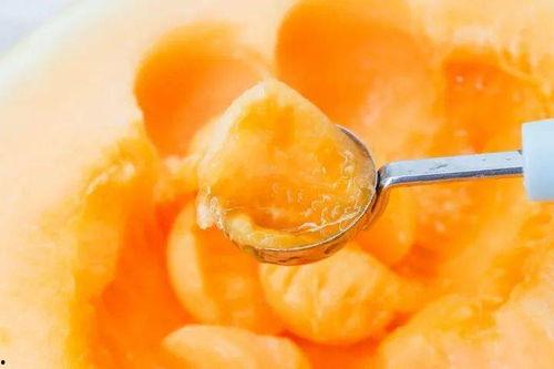 网红吃民勤蜜瓜视频,甜蜜滋味引网友热议  第2张